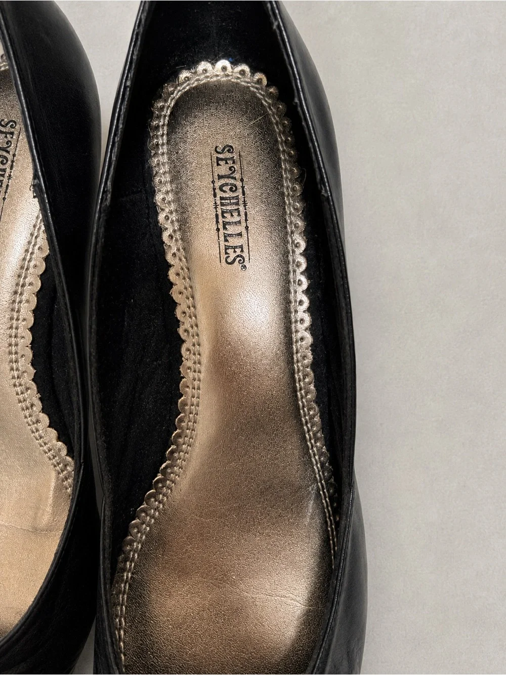 Seychelles classic black